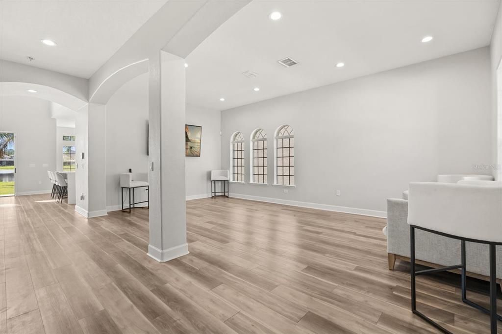 Activo con contrato: $690,000 (5 camas, 3 baños, 3268 Pies cuadrados)