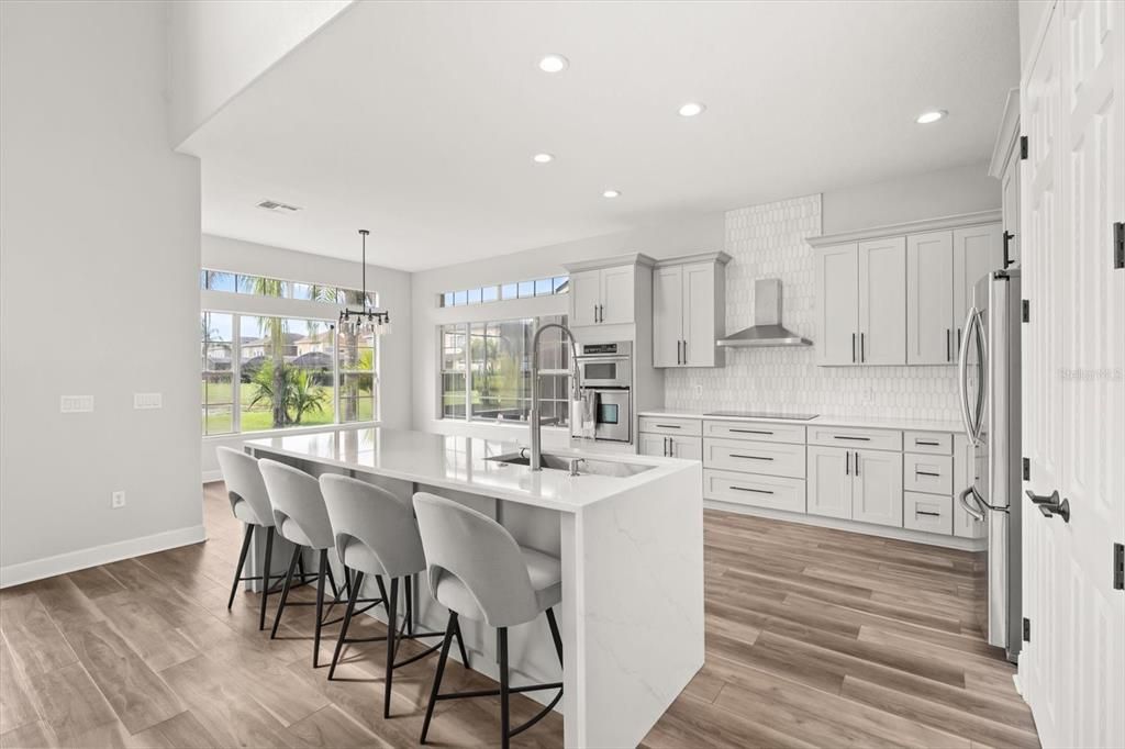 Activo con contrato: $690,000 (5 camas, 3 baños, 3268 Pies cuadrados)