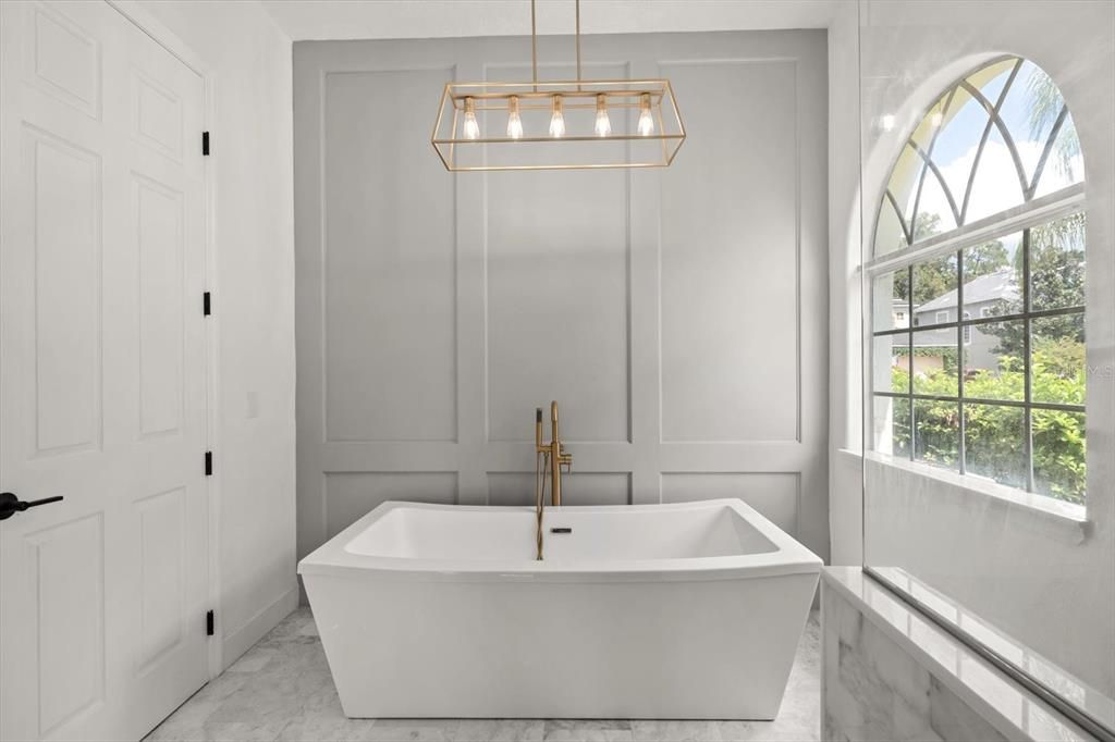 Activo con contrato: $690,000 (5 camas, 3 baños, 3268 Pies cuadrados)