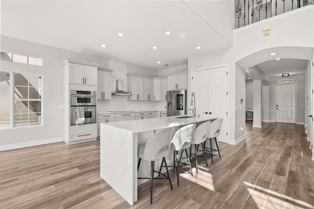 Activo con contrato: $690,000 (5 camas, 3 baños, 3268 Pies cuadrados)