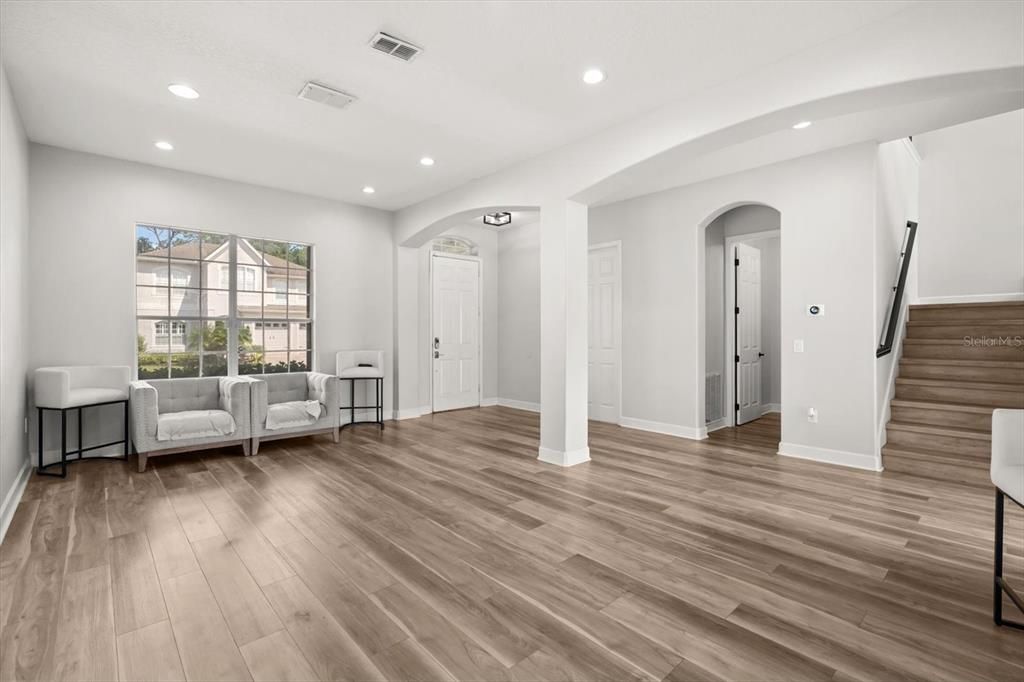 Activo con contrato: $690,000 (5 camas, 3 baños, 3268 Pies cuadrados)