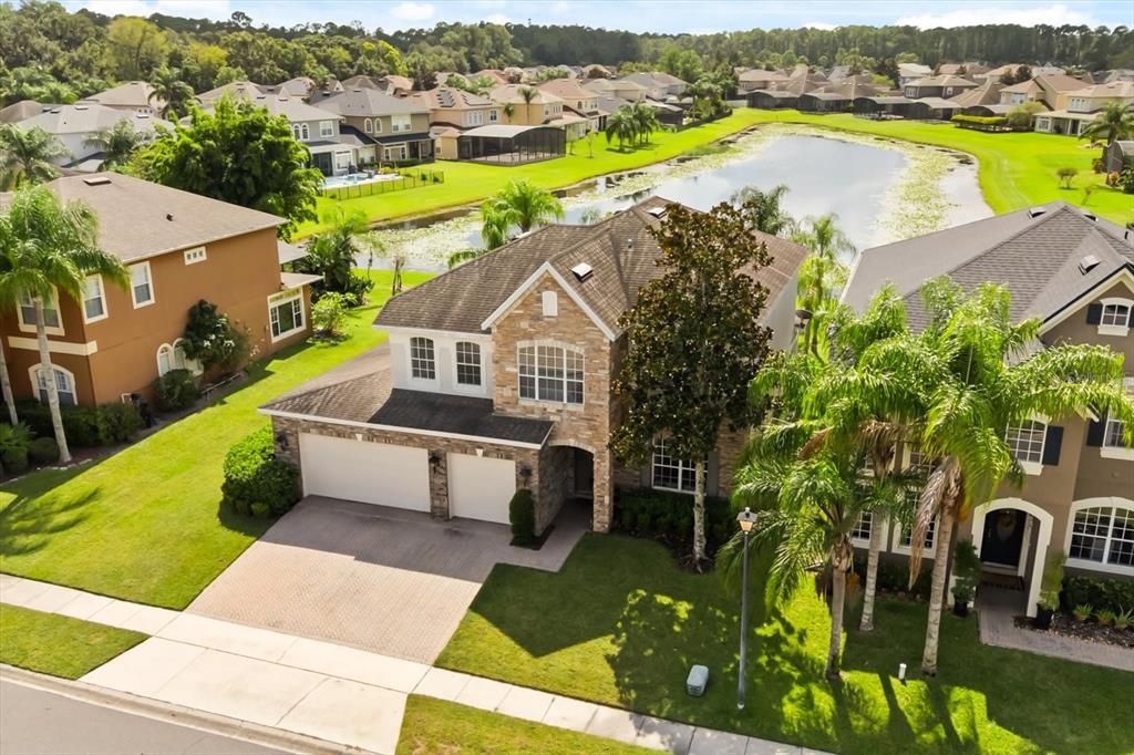 Activo con contrato: $690,000 (5 camas, 3 baños, 3268 Pies cuadrados)