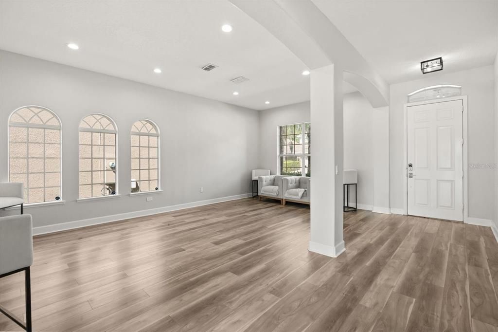 Activo con contrato: $690,000 (5 camas, 3 baños, 3268 Pies cuadrados)