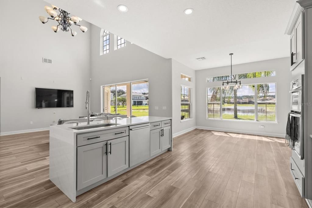 Activo con contrato: $690,000 (5 camas, 3 baños, 3268 Pies cuadrados)