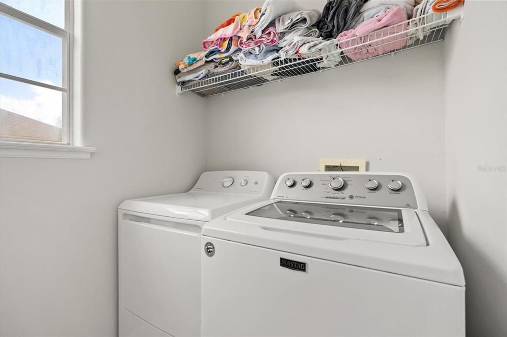 Activo con contrato: $690,000 (5 camas, 3 baños, 3268 Pies cuadrados)