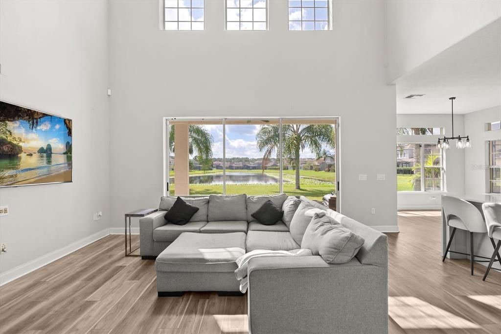 Activo con contrato: $690,000 (5 camas, 3 baños, 3268 Pies cuadrados)