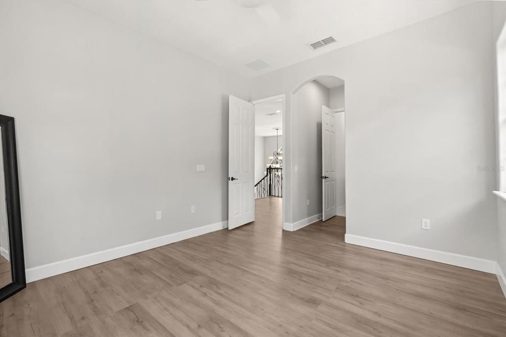 Activo con contrato: $690,000 (5 camas, 3 baños, 3268 Pies cuadrados)