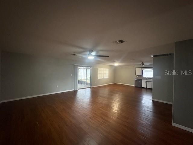 合同活跃: $264,500 (3 贝兹, 2 浴室, 1536 平方英尺)