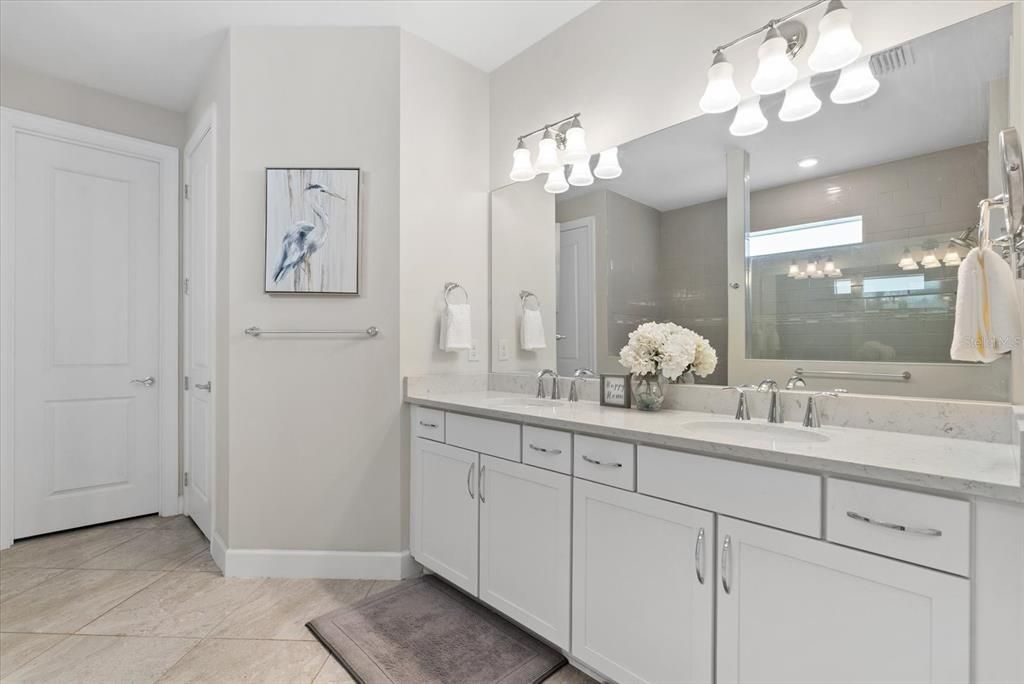 Activo con contrato: $975,000 (5 camas, 3 baños, 3395 Pies cuadrados)