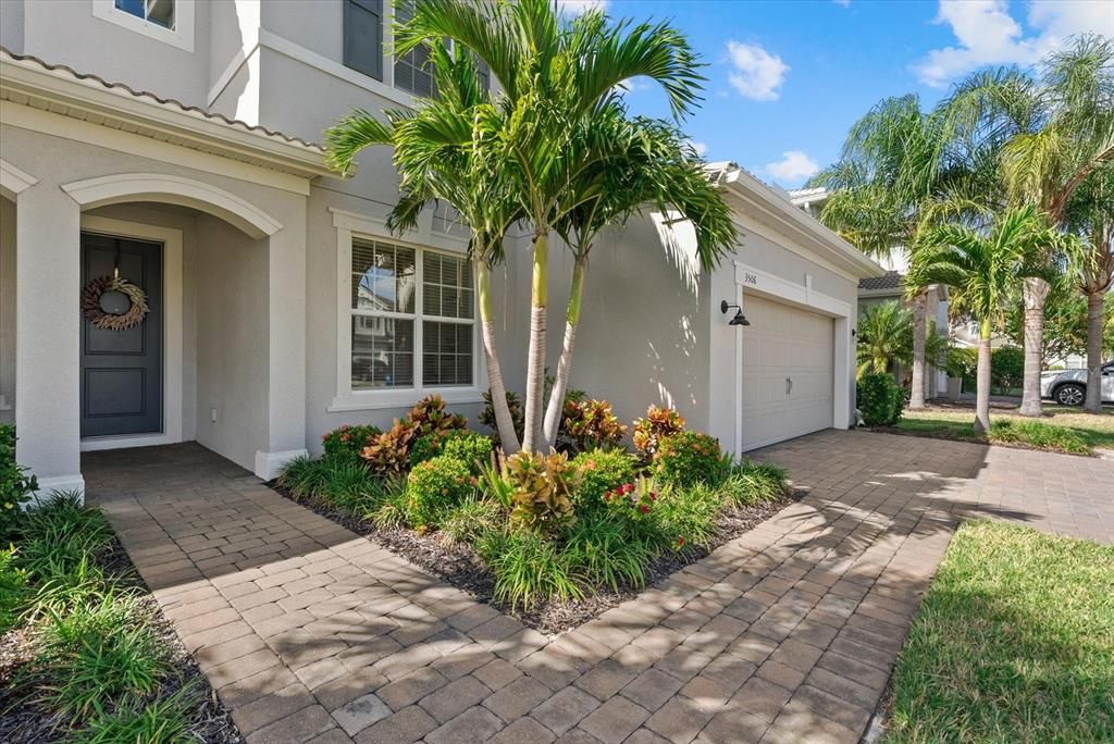 Activo con contrato: $975,000 (5 camas, 3 baños, 3395 Pies cuadrados)