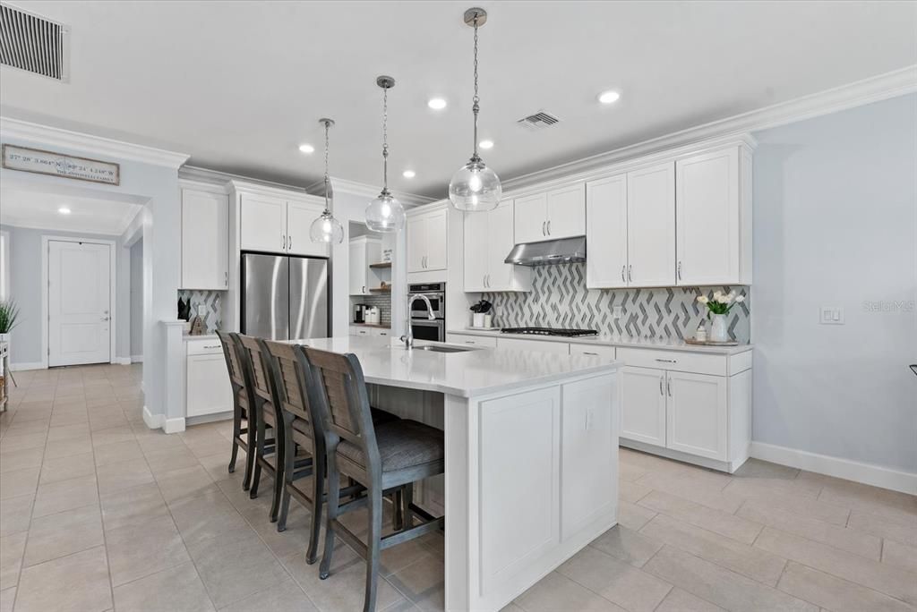 Activo con contrato: $975,000 (5 camas, 3 baños, 3395 Pies cuadrados)