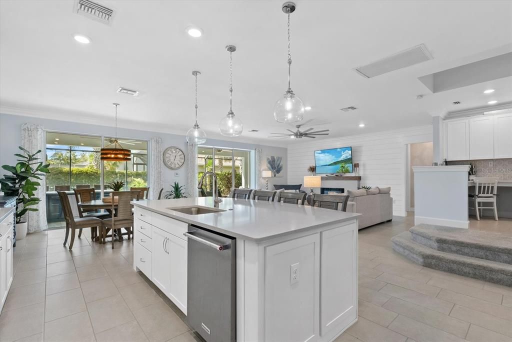 Activo con contrato: $975,000 (5 camas, 3 baños, 3395 Pies cuadrados)