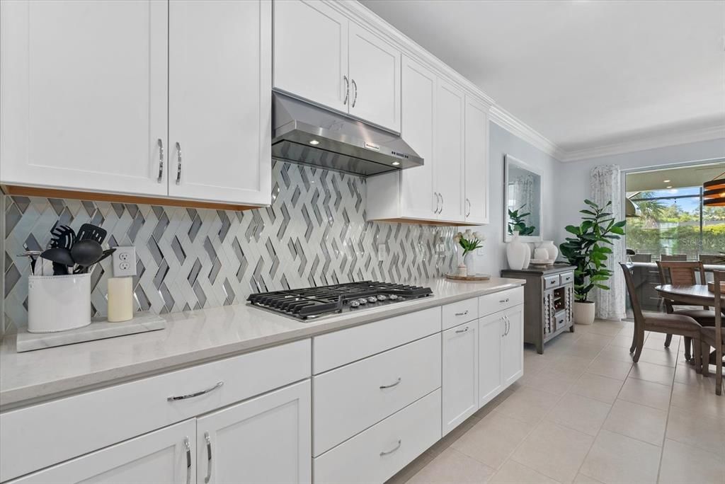 Activo con contrato: $975,000 (5 camas, 3 baños, 3395 Pies cuadrados)