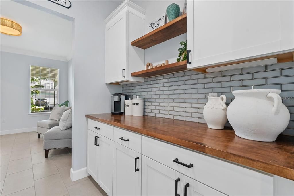 Activo con contrato: $975,000 (5 camas, 3 baños, 3395 Pies cuadrados)