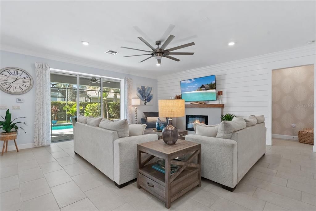 Activo con contrato: $975,000 (5 camas, 3 baños, 3395 Pies cuadrados)