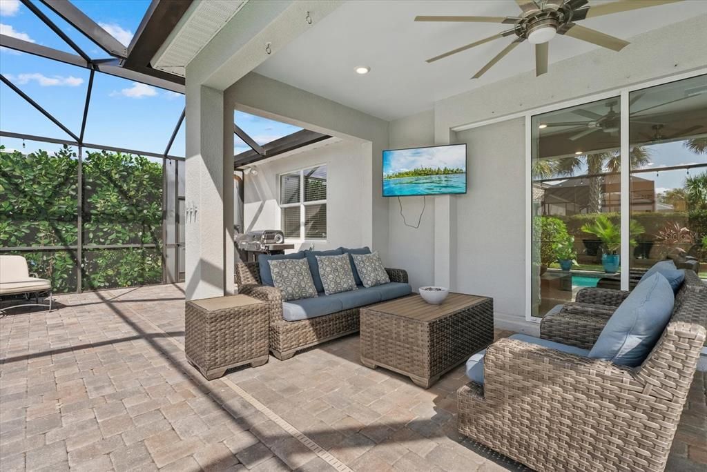 Activo con contrato: $975,000 (5 camas, 3 baños, 3395 Pies cuadrados)