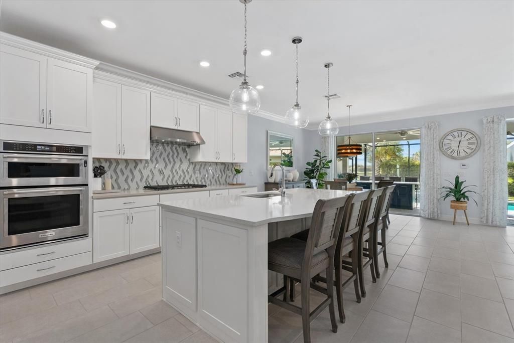 Activo con contrato: $975,000 (5 camas, 3 baños, 3395 Pies cuadrados)