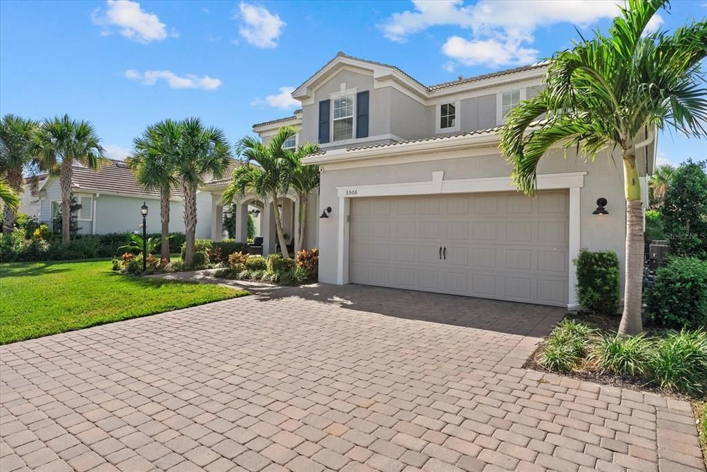 Activo con contrato: $975,000 (5 camas, 3 baños, 3395 Pies cuadrados)