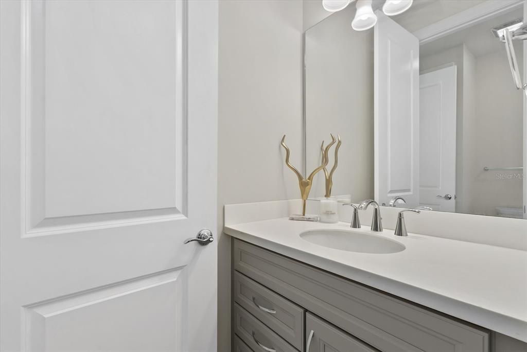 Activo con contrato: $975,000 (5 camas, 3 baños, 3395 Pies cuadrados)