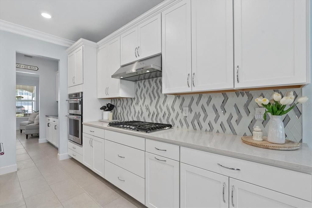 Activo con contrato: $975,000 (5 camas, 3 baños, 3395 Pies cuadrados)