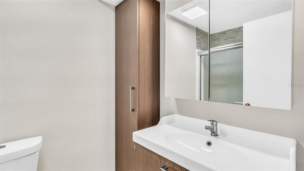 For Rent: $2,100 (2 beds, 1 baths, 1336 Square Feet)