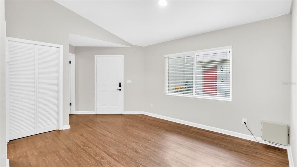 For Rent: $2,100 (2 beds, 1 baths, 1336 Square Feet)