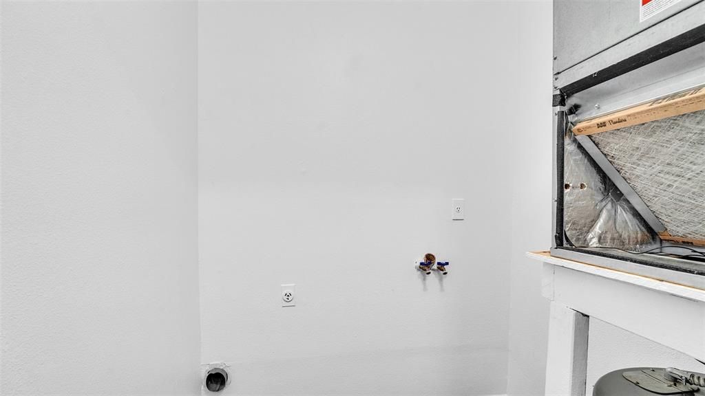 For Rent: $2,100 (2 beds, 1 baths, 1336 Square Feet)