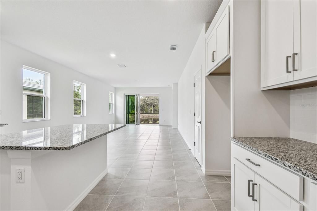 En Venta: $371,999 (2 camas, 2 baños, 1671 Pies cuadrados)