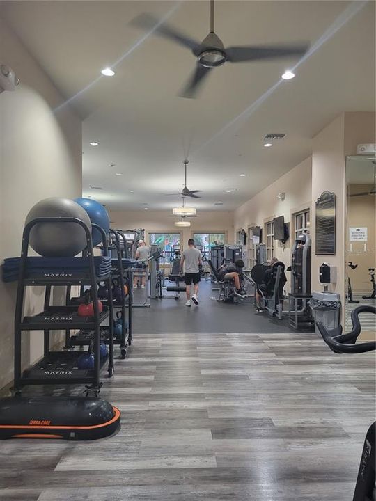 出租: $5,900 (5 贝兹, 4 浴室, 3232 平方英尺)