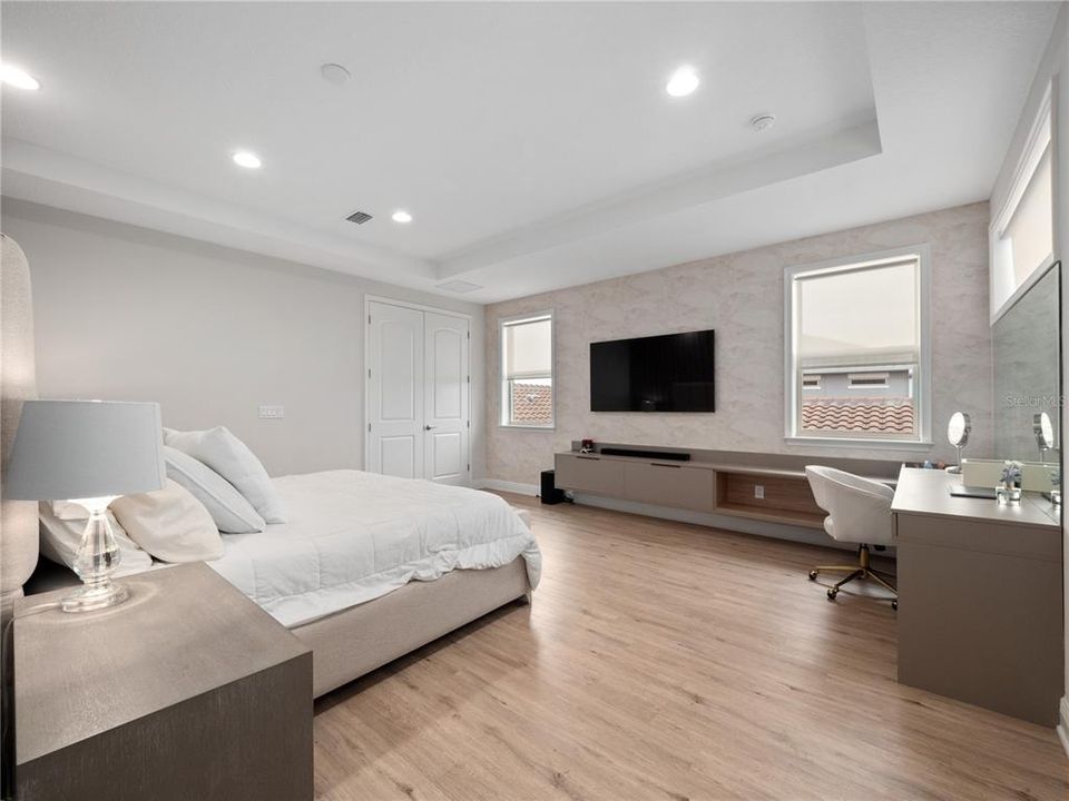 出租: $5,900 (5 贝兹, 4 浴室, 3232 平方英尺)