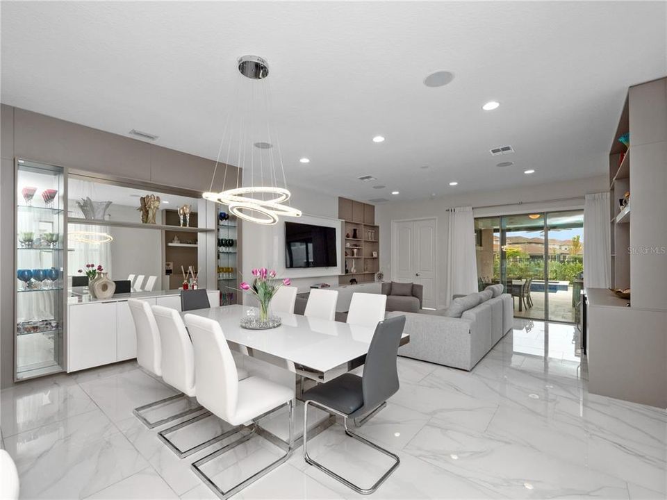 出租: $5,900 (5 贝兹, 4 浴室, 3232 平方英尺)