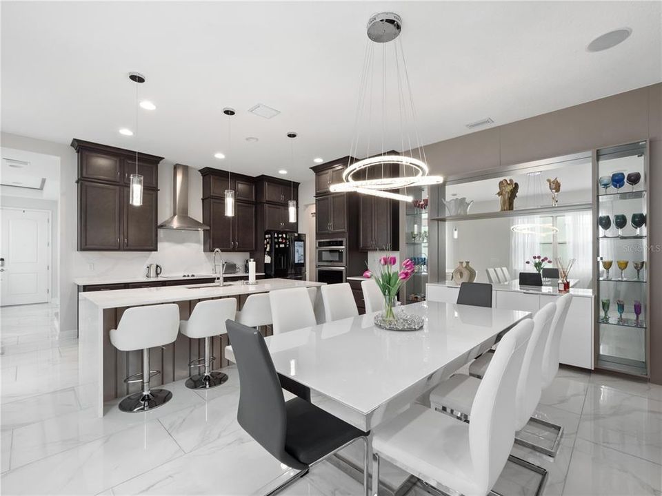 出租: $5,900 (5 贝兹, 4 浴室, 3232 平方英尺)