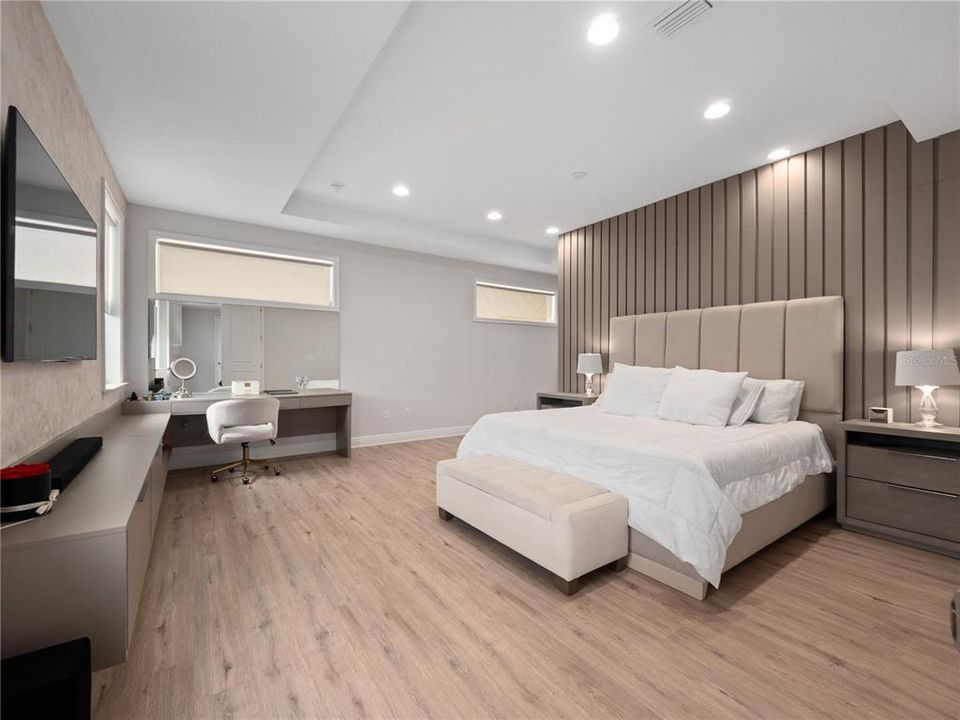 出租: $5,900 (5 贝兹, 4 浴室, 3232 平方英尺)