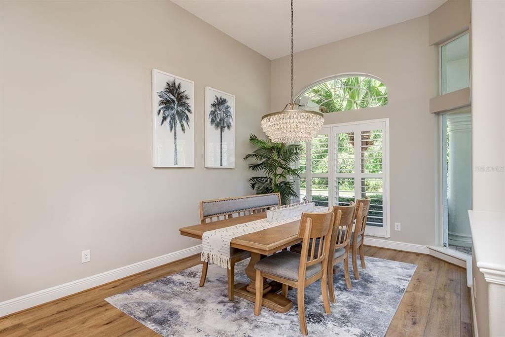 合同活跃: $1,440,000 (4 贝兹, 3 浴室, 3387 平方英尺)