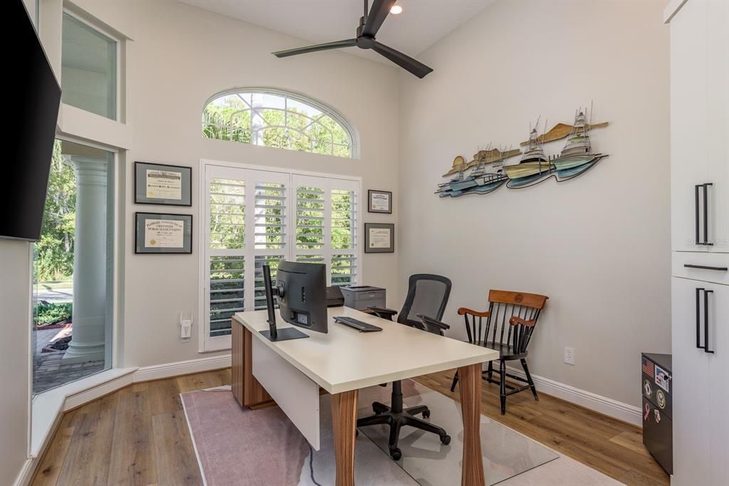 合同活跃: $1,440,000 (4 贝兹, 3 浴室, 3387 平方英尺)