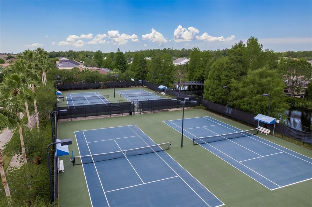 合同活跃: $1,440,000 (4 贝兹, 3 浴室, 3387 平方英尺)