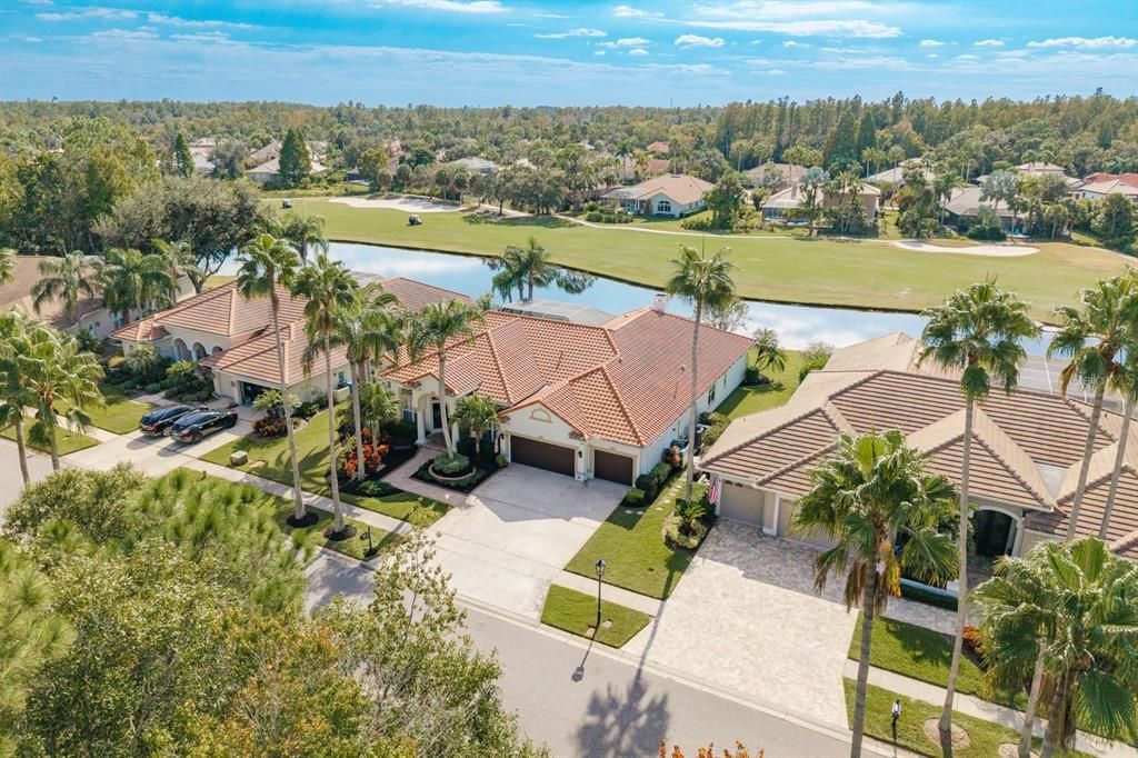 合同活跃: $1,440,000 (4 贝兹, 3 浴室, 3387 平方英尺)