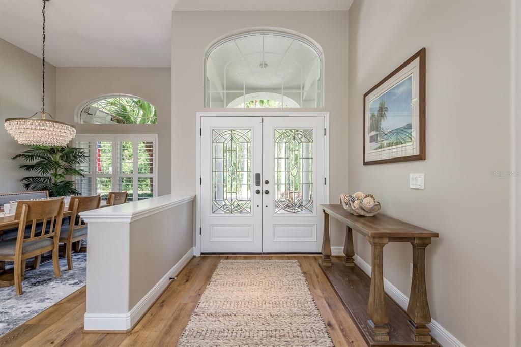 合同活跃: $1,440,000 (4 贝兹, 3 浴室, 3387 平方英尺)