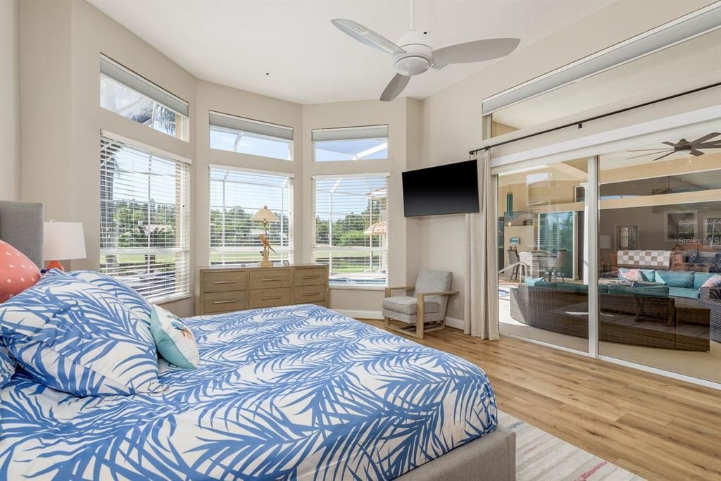 合同活跃: $1,440,000 (4 贝兹, 3 浴室, 3387 平方英尺)