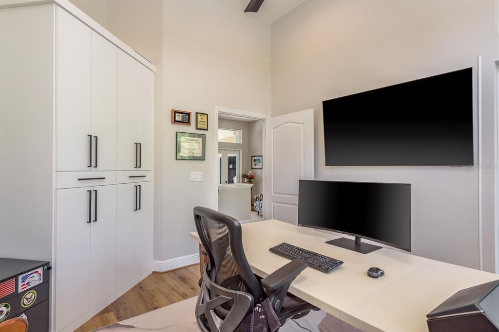 合同活跃: $1,440,000 (4 贝兹, 3 浴室, 3387 平方英尺)