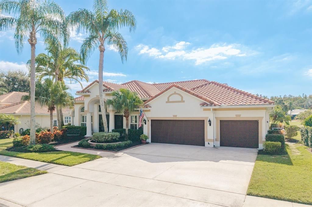 合同活跃: $1,440,000 (4 贝兹, 3 浴室, 3387 平方英尺)