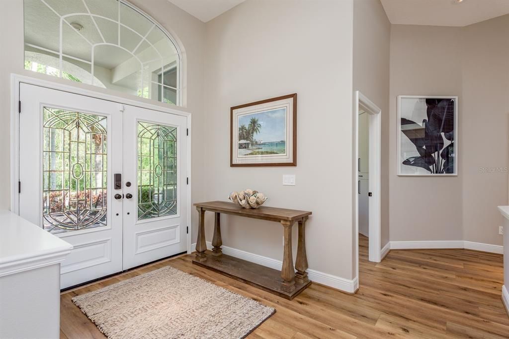 合同活跃: $1,440,000 (4 贝兹, 3 浴室, 3387 平方英尺)