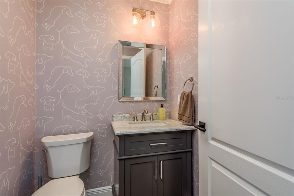 合同活跃: $1,440,000 (4 贝兹, 3 浴室, 3387 平方英尺)