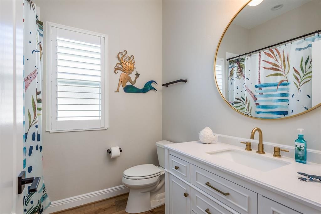 合同活跃: $1,440,000 (4 贝兹, 3 浴室, 3387 平方英尺)