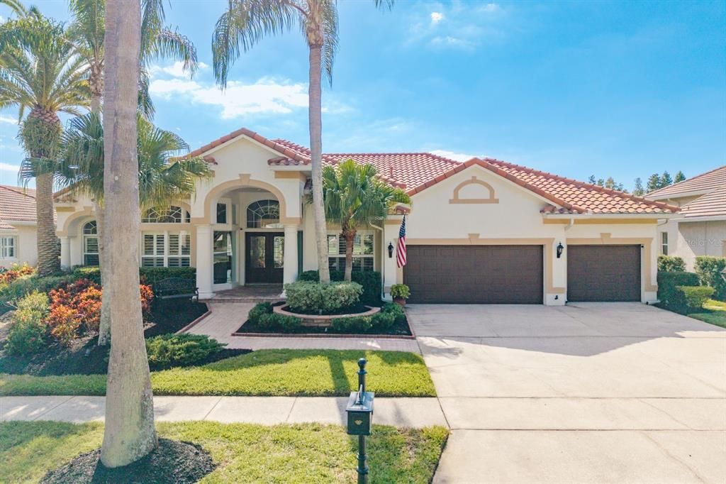 合同活跃: $1,440,000 (4 贝兹, 3 浴室, 3387 平方英尺)