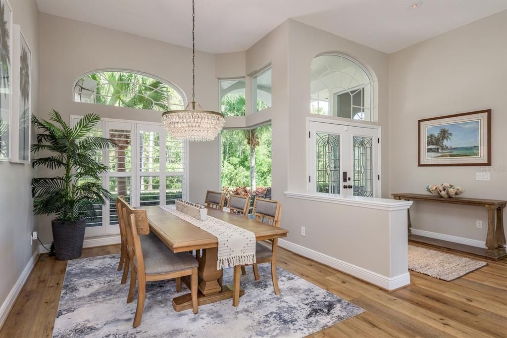 合同活跃: $1,440,000 (4 贝兹, 3 浴室, 3387 平方英尺)