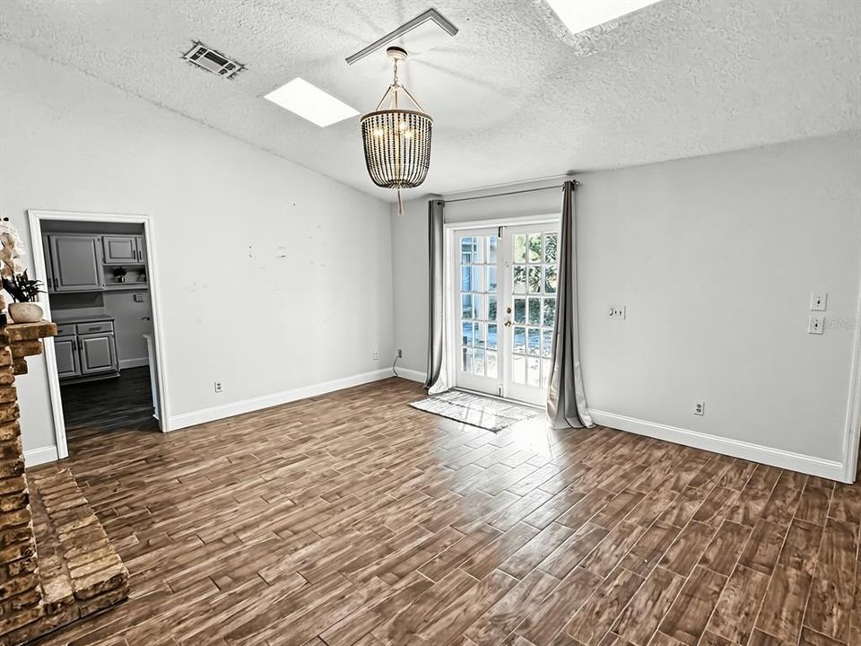 待售: $572,000 (3 贝兹, 3 浴室, 2463 平方英尺)