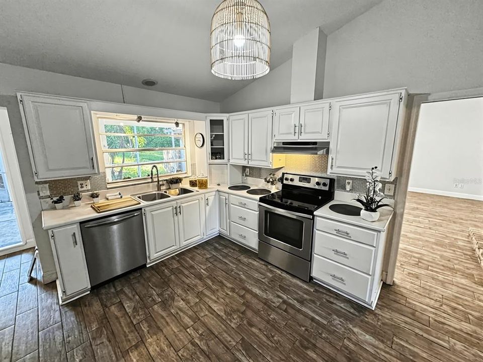 待售: $572,000 (3 贝兹, 3 浴室, 2463 平方英尺)