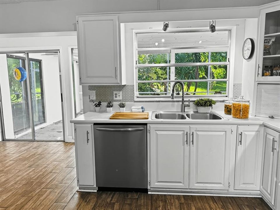 待售: $572,000 (3 贝兹, 3 浴室, 2463 平方英尺)