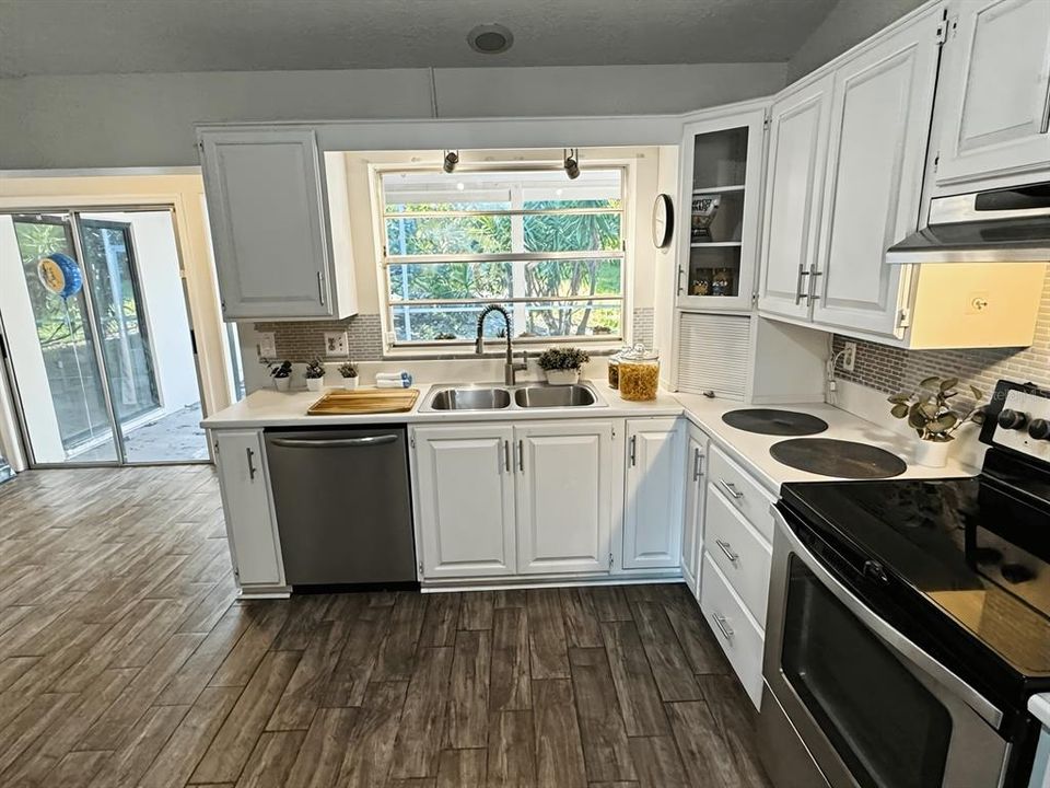 待售: $572,000 (3 贝兹, 3 浴室, 2463 平方英尺)